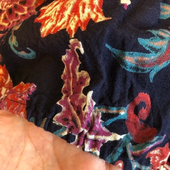 LUCKY BRAND Blouse Women's Size Medium Blue Pink Floral V-Neck Long Sleeve Top - Picture 12 of 13